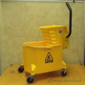 Yellow Heavy Duty 7 Gal / 25 L Rolling Mop Bucket w Ringer